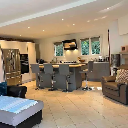 펜션 French Riviera 발로리스